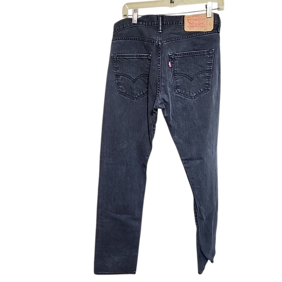 Levis  Men 501 Dark Wash Jeans. Size 32x34 - Picture 2 of 4